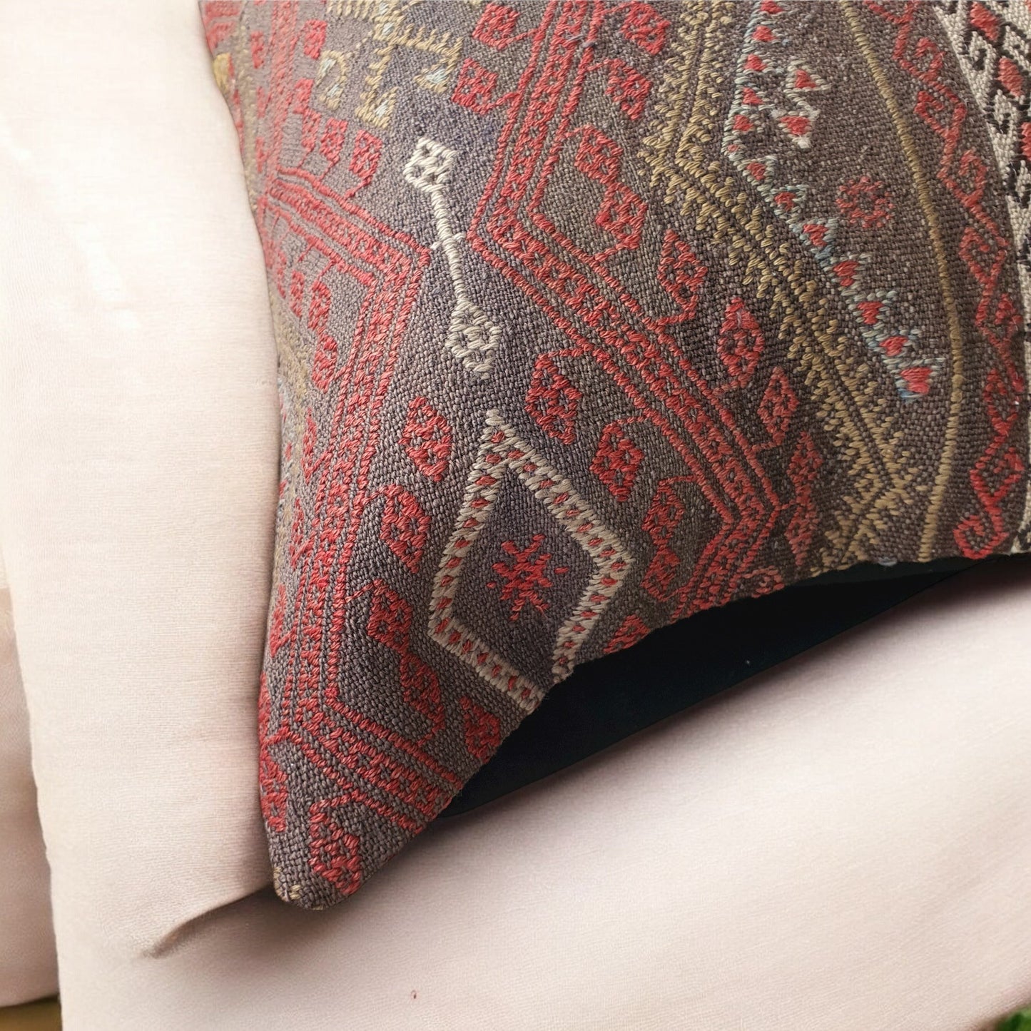 Embroidery Cushion n94-2