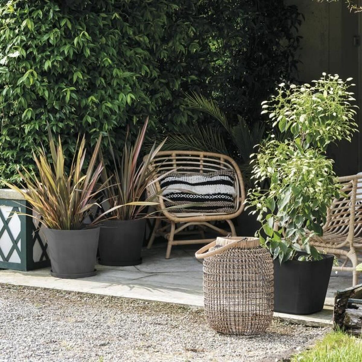 Plant pot Deroma-4