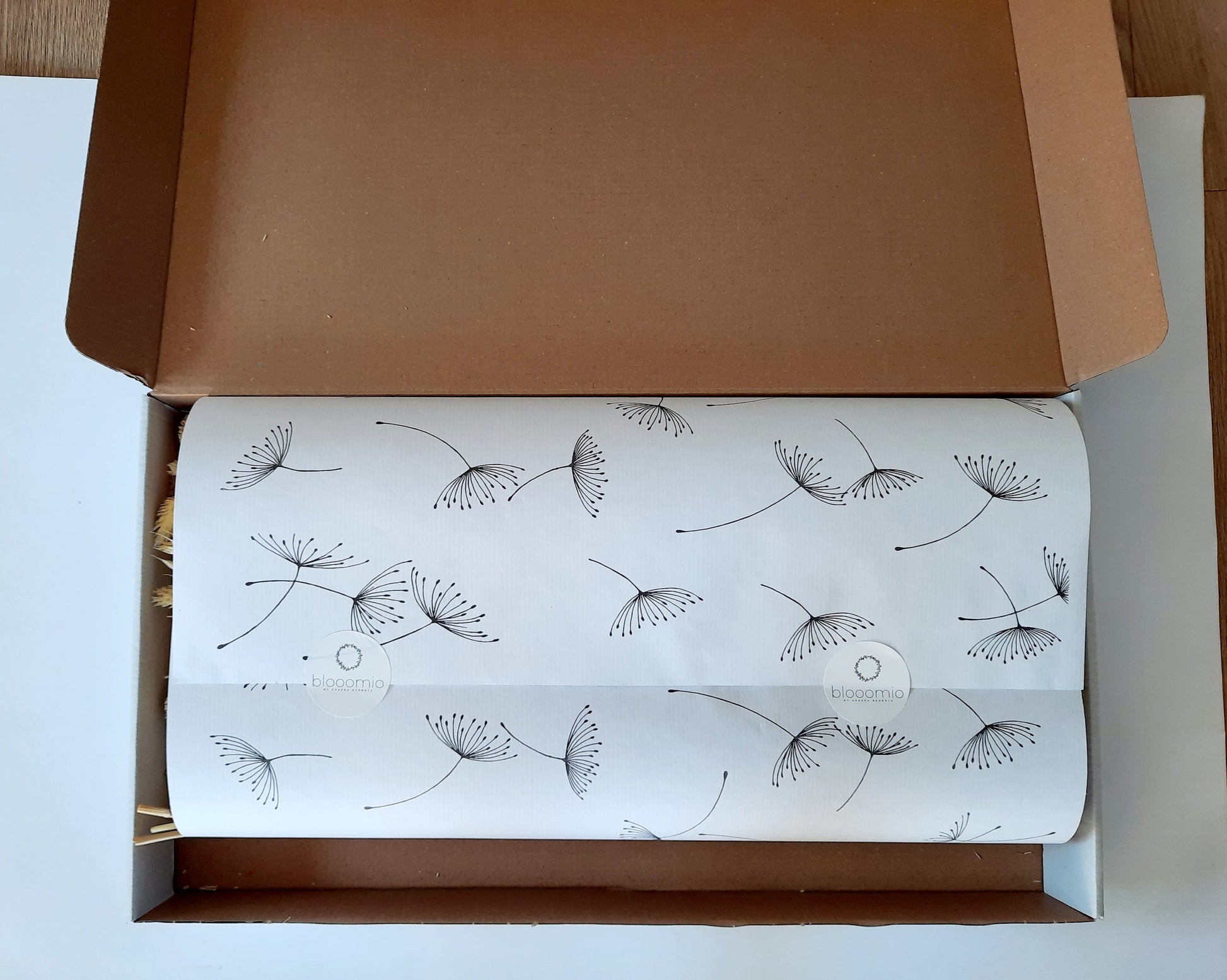 DIY dried flower box - white-4