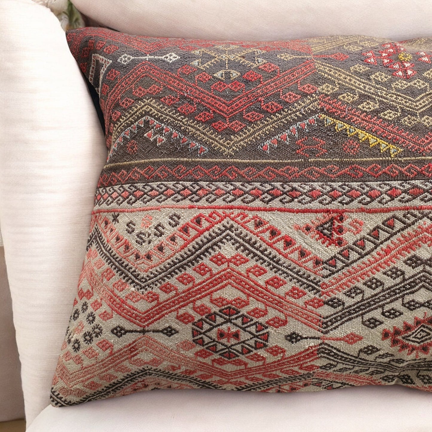 Embroidery Cushion n94-3