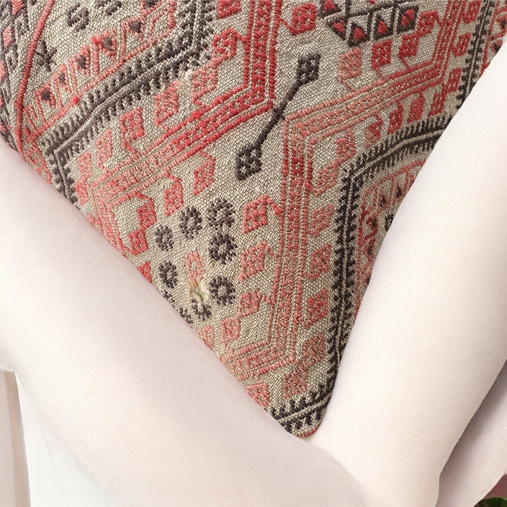 Embroidery Cushion n94-4
