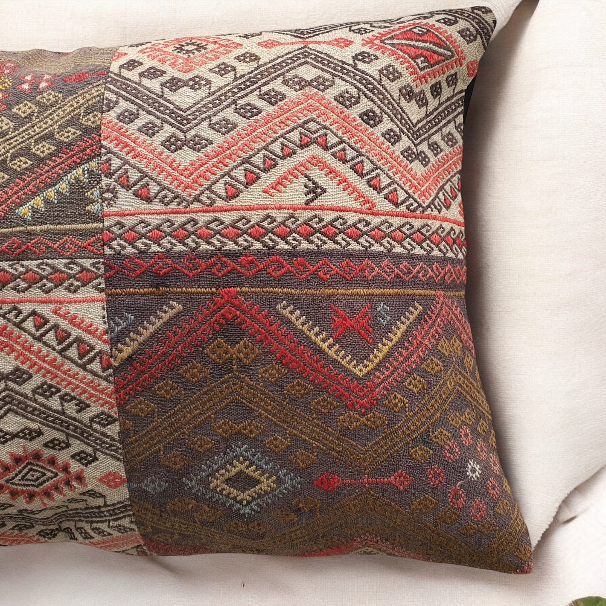 Embroidery Cushion n94-1