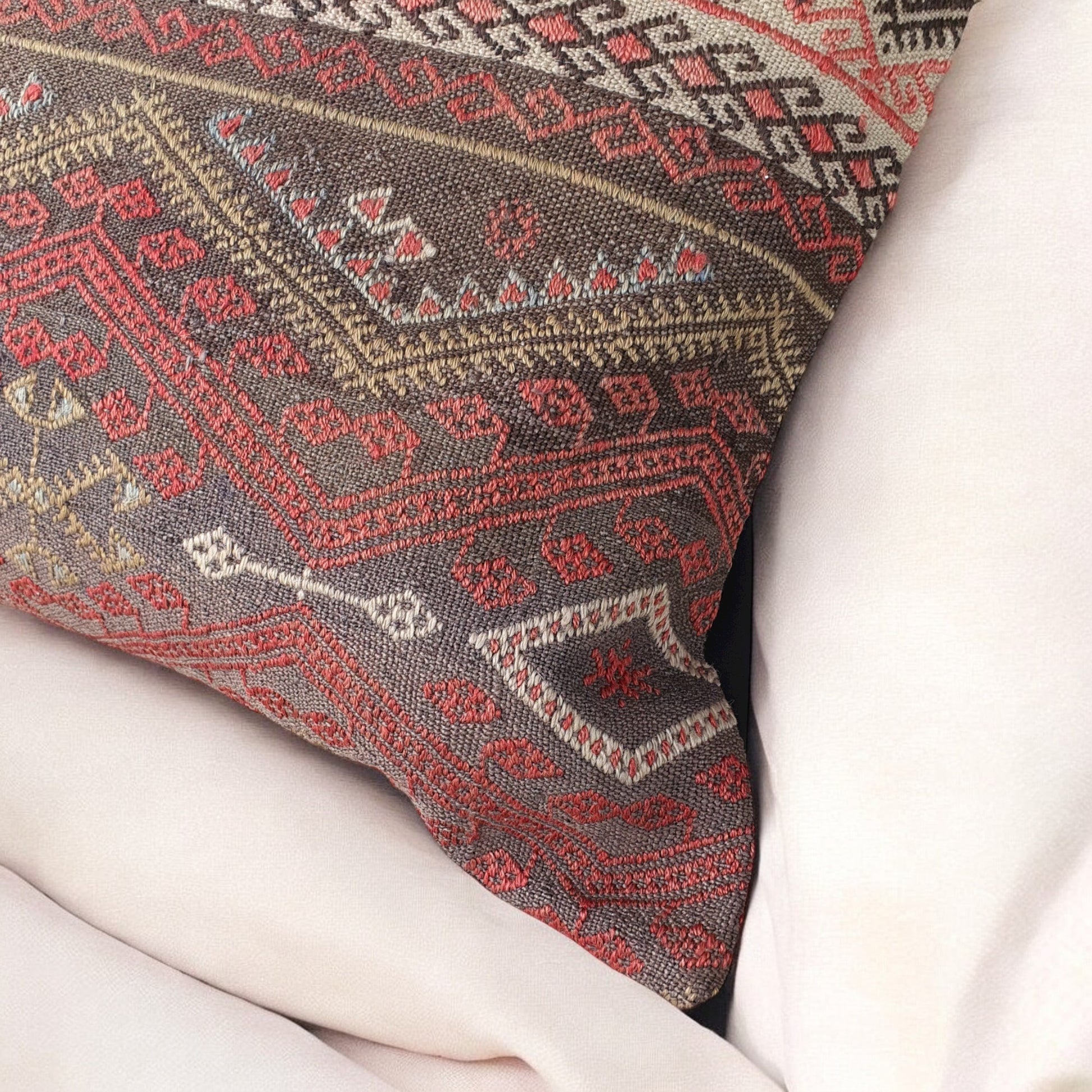 Embroidery Cushion n94-8